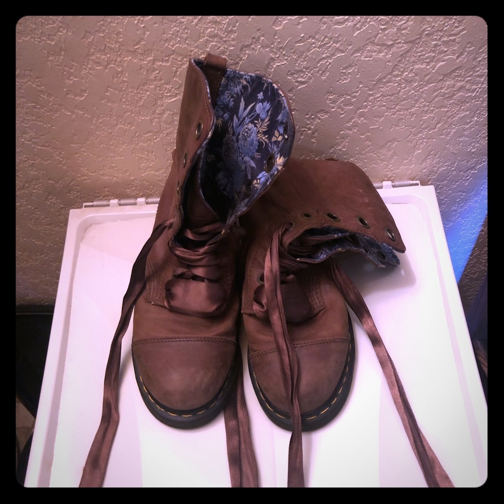 Ladies distressed brown Doc Martens size 8.5